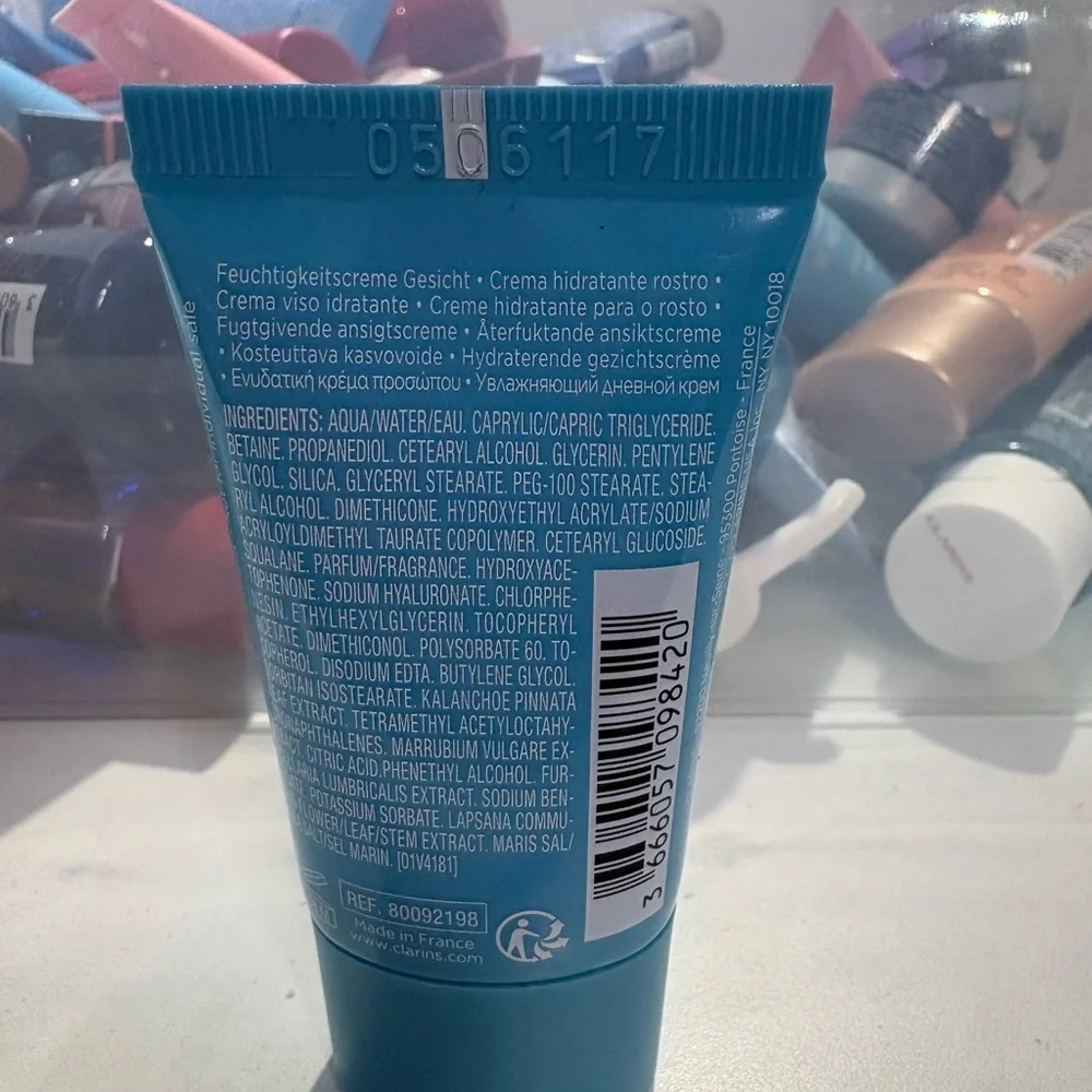 Clarins Hydra-Essentiel Moisturizing Cream - Picture 2 of 3